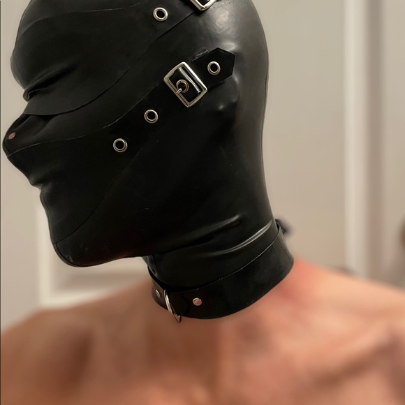 Latex Hood/Mask Rear Zip with Mouth, Eye Patches - Picture 3 of 4